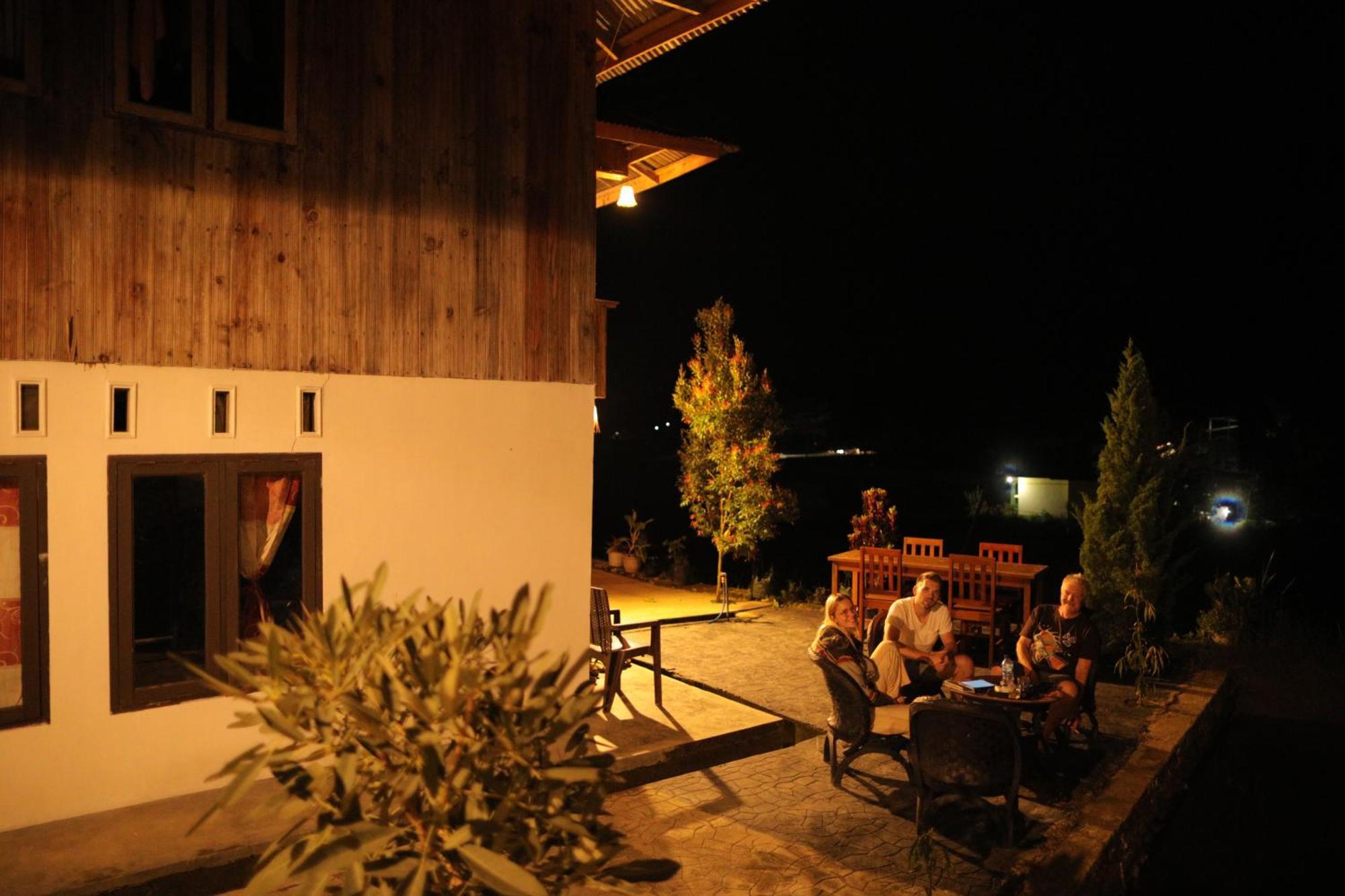 Mama Tia Family Homestay Рантепао Екстер'єр фото